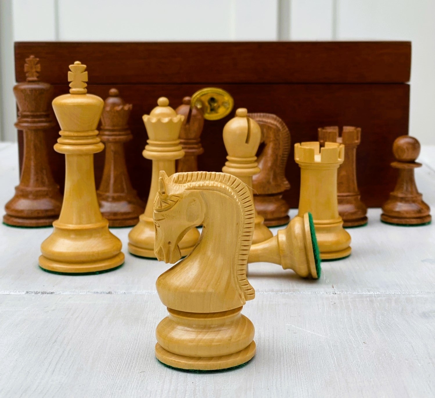 Leningrad Acacia Chess Pieces & Mahogany Box - Official Staunton™